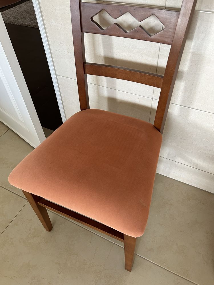Cadeira madeira maciça almofadada