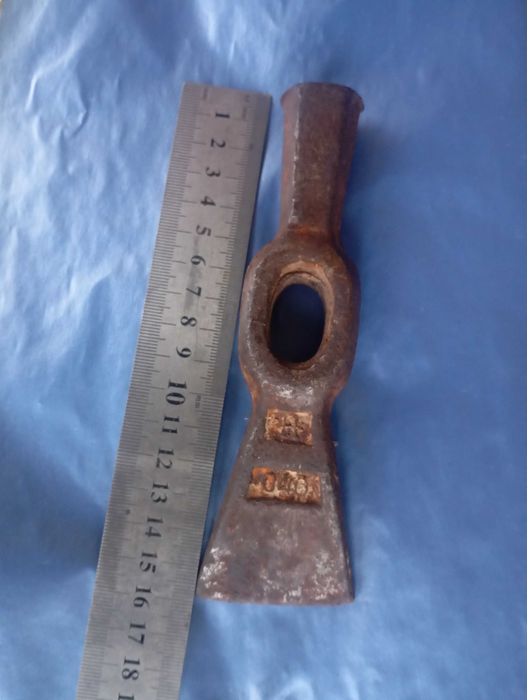 Молоток строительный