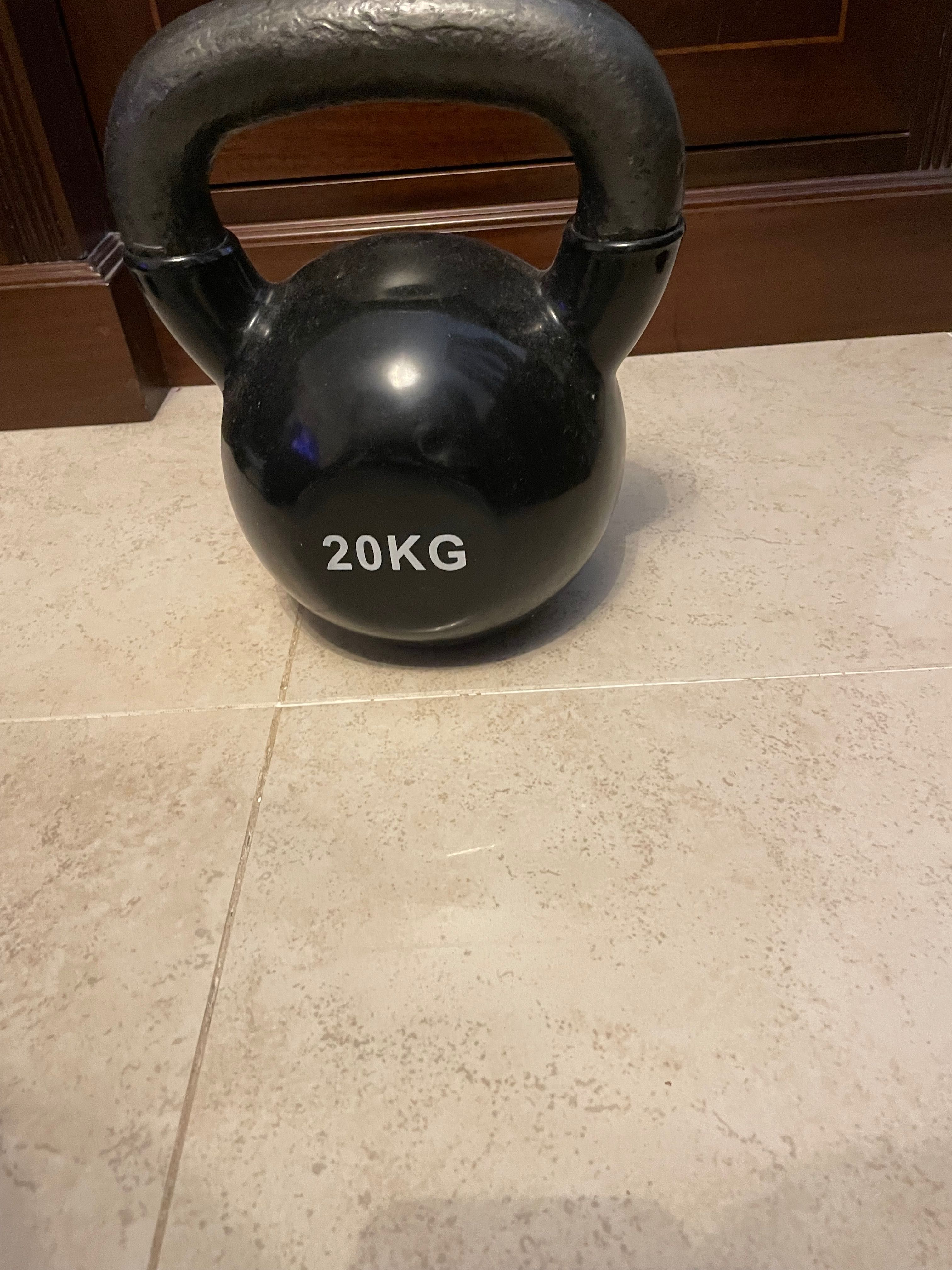 Kettlebell de 20 kilos em vinil , em óptimo estado.