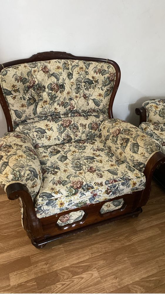 Sofa vintage em madeira maciça
