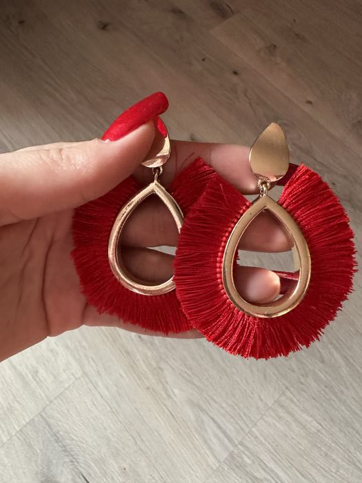 Zestaw kolczyków pięć par długich kolczyków i naszyjnik Biżuteria