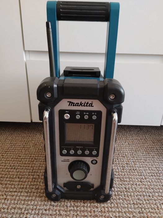 MAKITA dmr102 Radio Budowlane z akumulatorem 18V 3.0Ah SPRAWDŹ