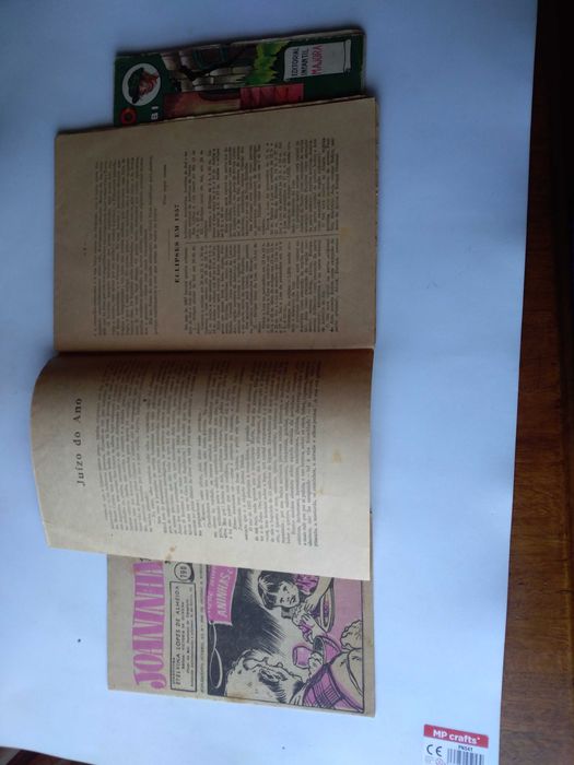 Um livro da Majora e 2 destacáveis de antigas revistas. Ver descrição