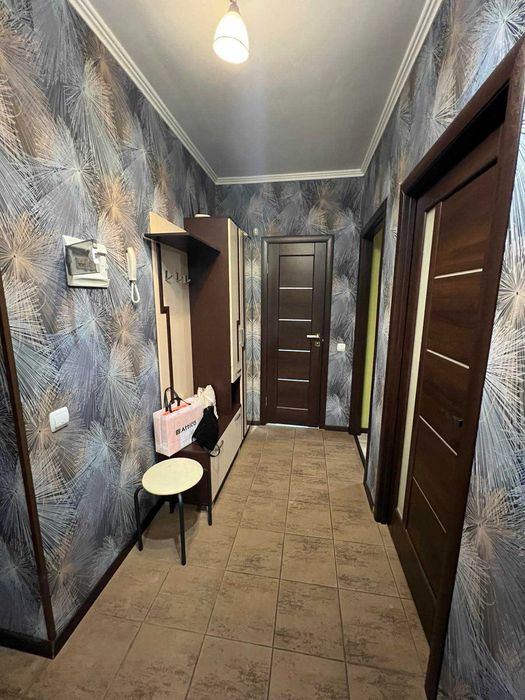 оренда 1 кв нов Колоскова 11 4\5  закрита терит з паркомісц 18000 грн