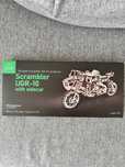 Scrambler UGR-10 z bocznym wózkiem Model Mechaniczny do składania