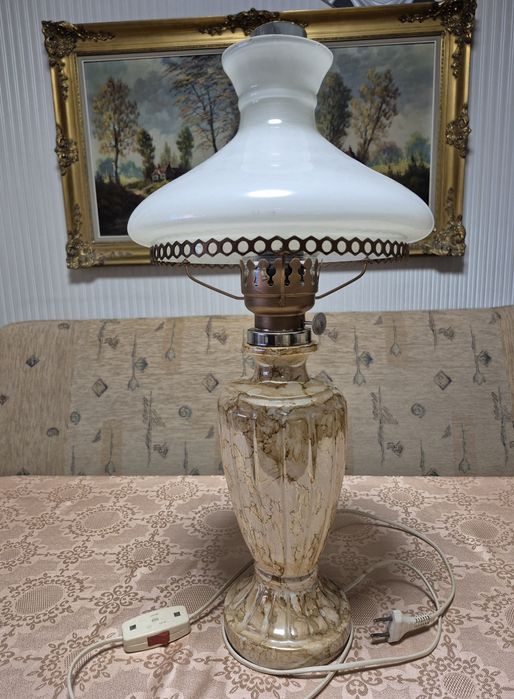 Piękna stara lampa ceramiczna