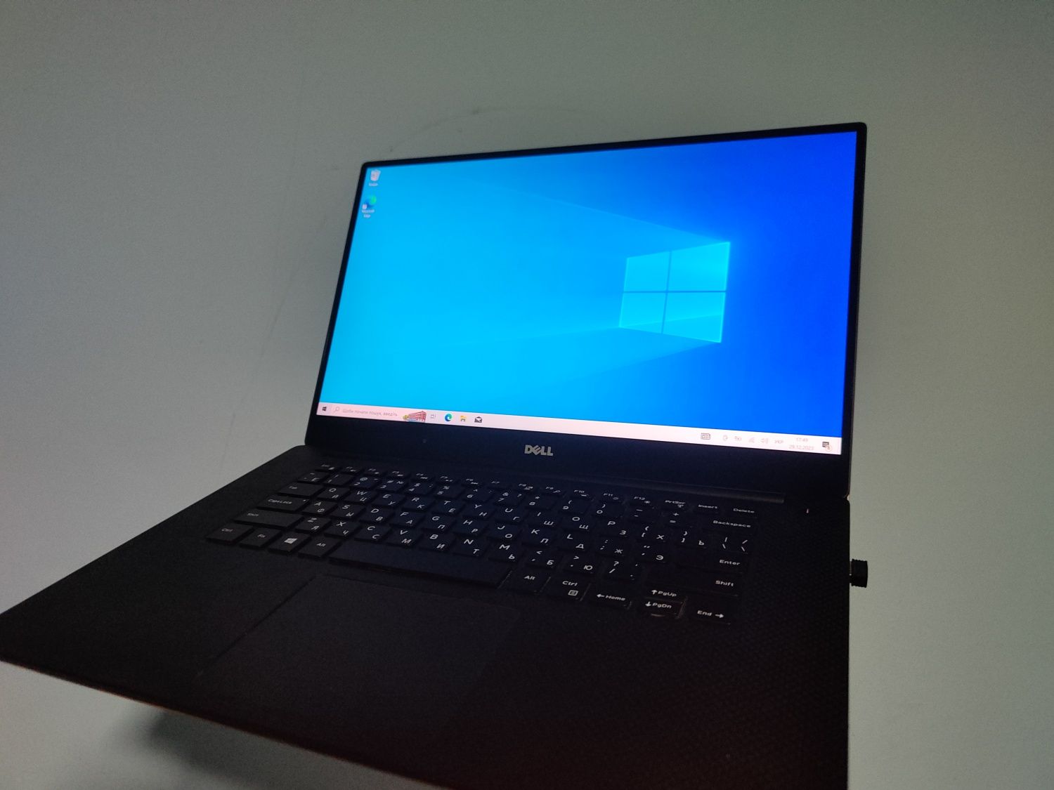 Dell XPS 9550, 4Кч i7 6700, gtx G960m, ОЗУ 32гб, HDD 1тб