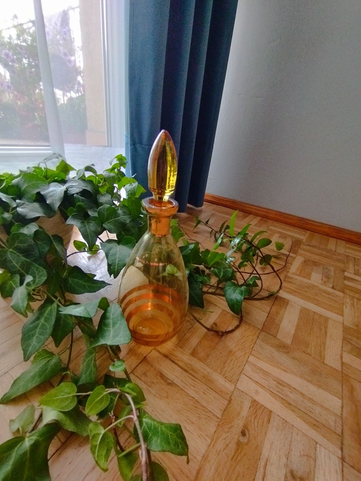 Szklana karafka.
