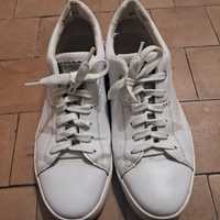 Кросівки білий колір