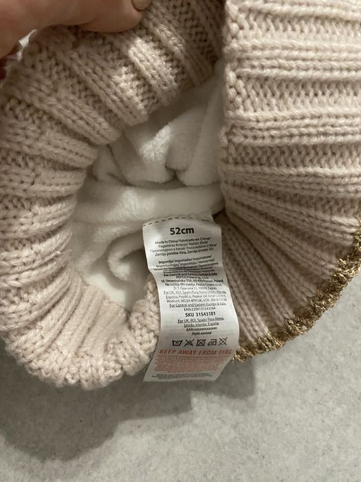 Czapka z jednorozcem i pomponem