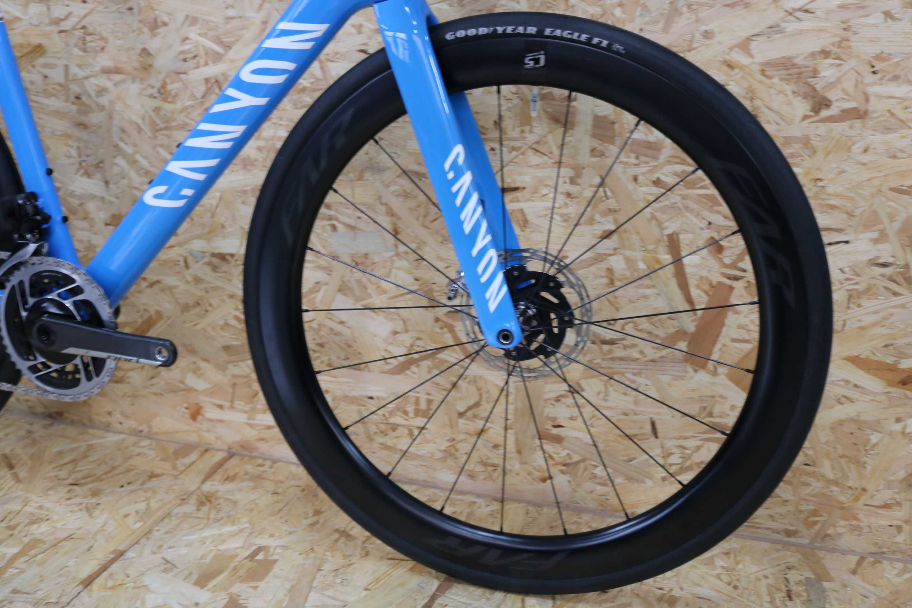 Bicicleta topo de gama Canyon CFR Movistar - Sram Red AXS - Rodas carb