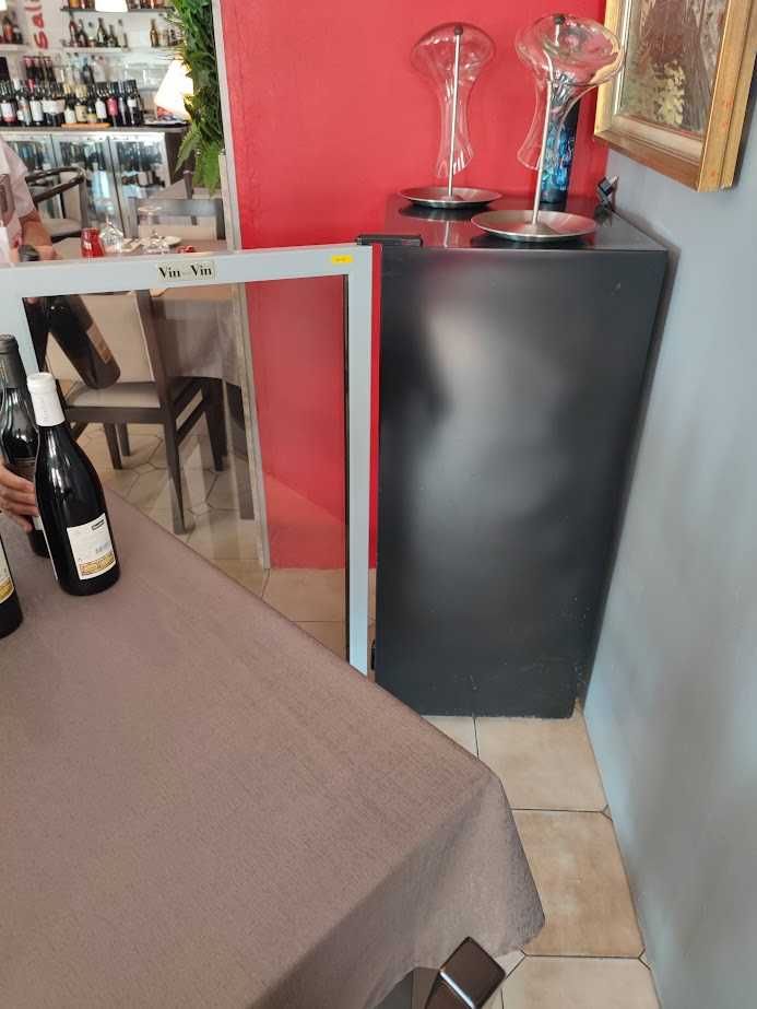 vende-se garrafeira refrigerada