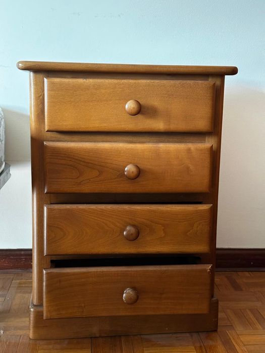 Mesinha de cabeceira e Cómoda