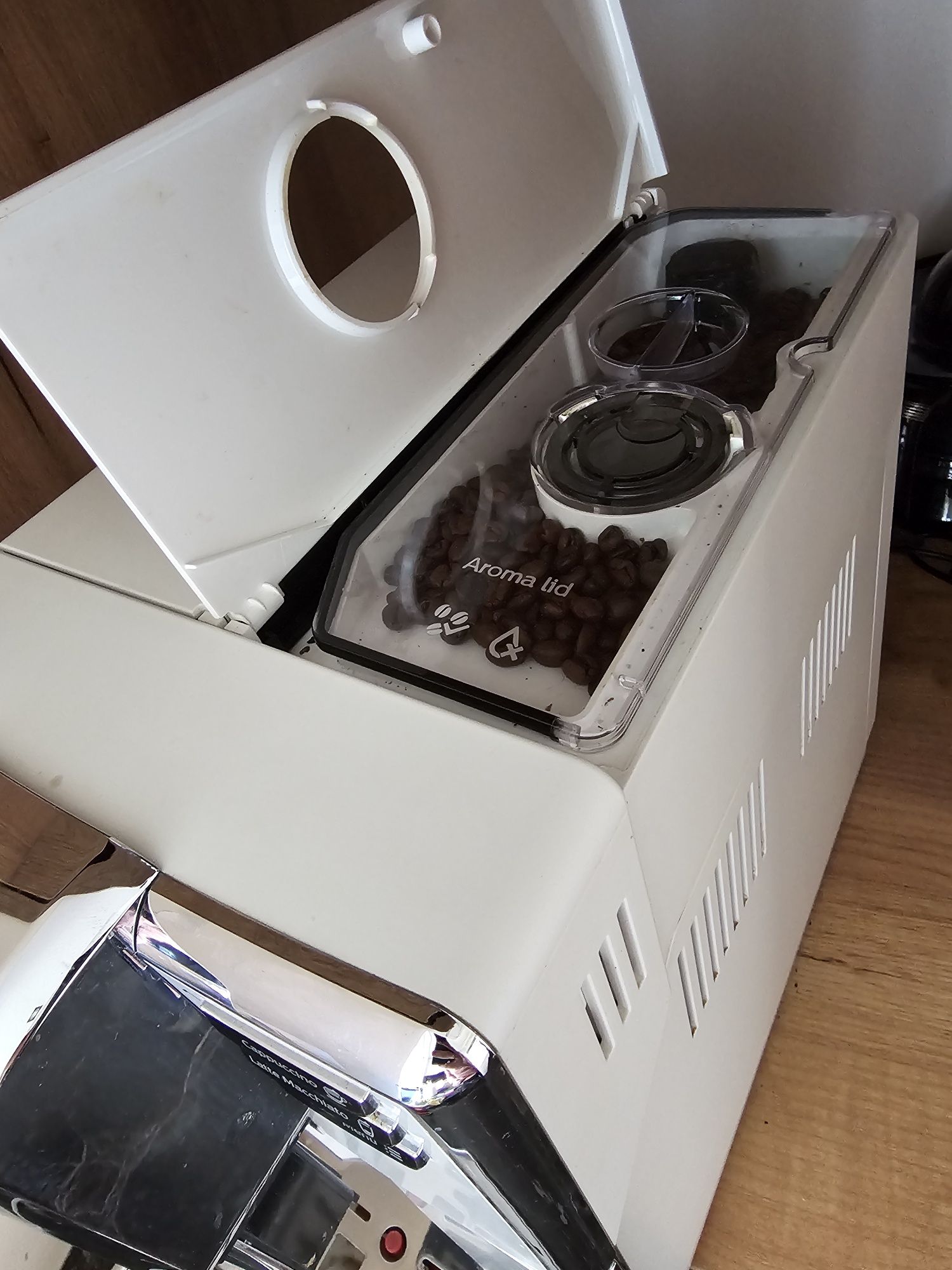 Series 5000 ekspres Philips. 
Automatyczny ekspres do kawy z Latt