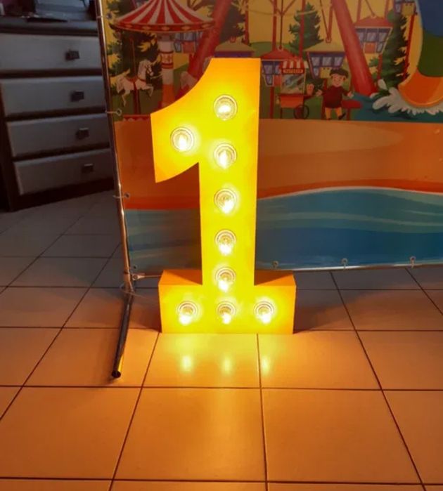 Оренда прокат для фотозона цифра один  з підсвічуванням одиничка на рі