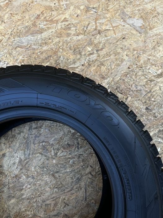 Зимові шини 215/65 R16 98T TOYO OBSERVE ICE-FREEZER SUV.шума резина