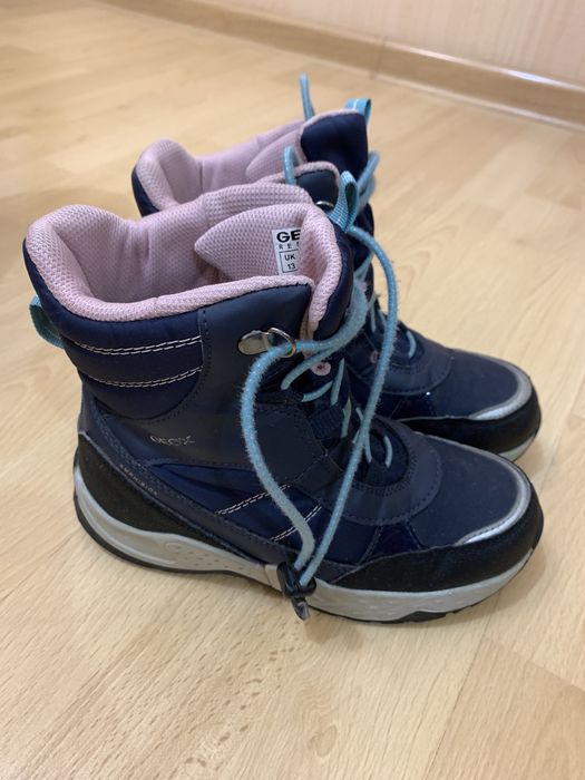 Продам ботинки Geox б/у. Размер 32.