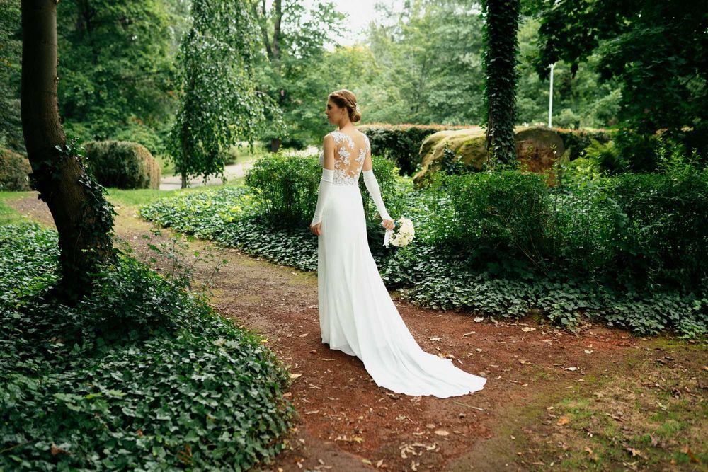 Piękna suknia ślubna Madonna z odpinanym trenem (170cm + 6 cm obcas)