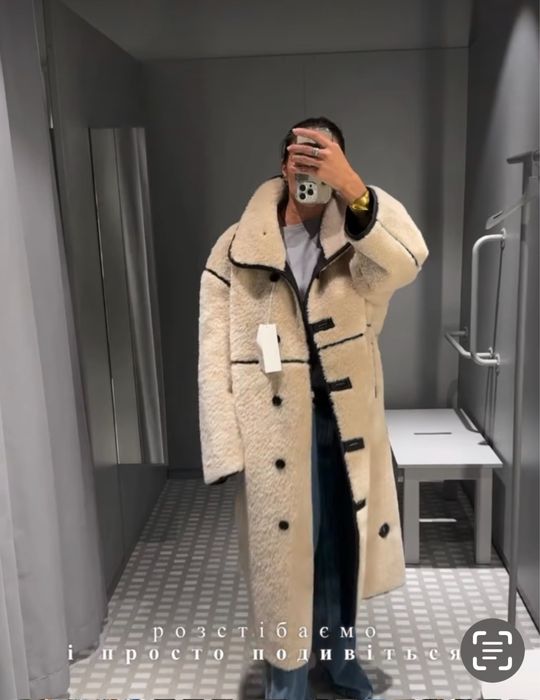 Хутряне пальто. Бренд ARKET .