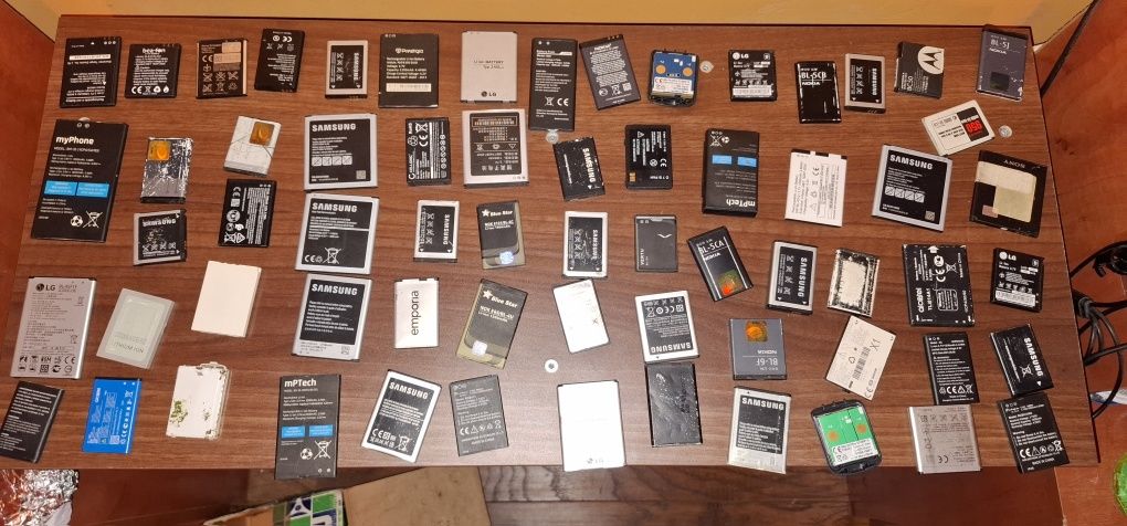 Stare baterie do telefonów złom