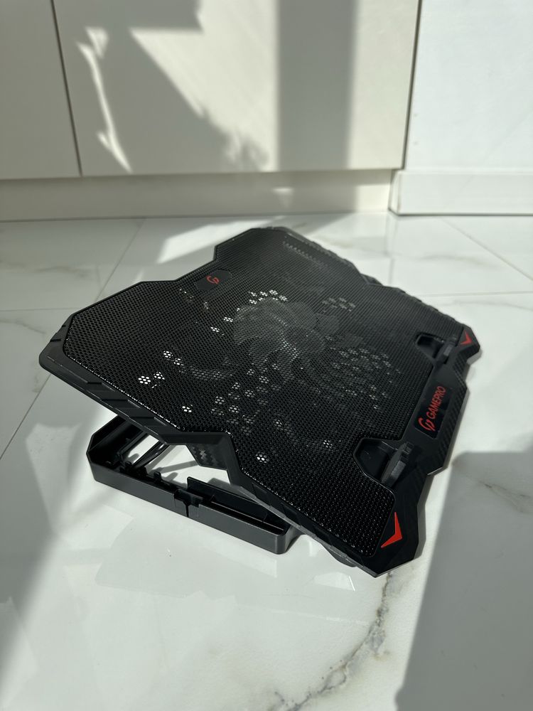 Охолоджуюча підставка для ноутбука GamePro CP627