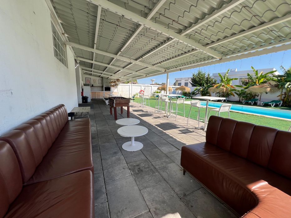 [Ler anuncio]Aluga-se espaço para Festas e Eventos com piscina