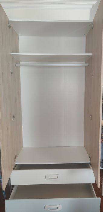 Roupeiro em bom estado