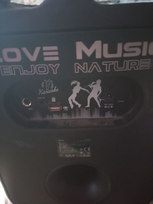 Продам колонку в дуже гарнному стані модель hoco,ціна 4500 грн,гучна