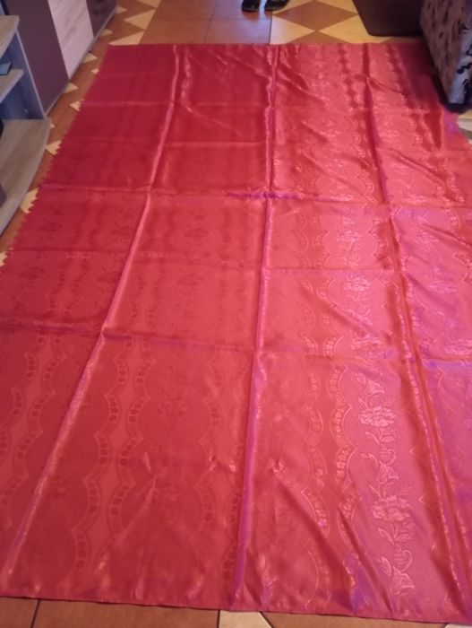 2 szt. Zasłony o wymiarach 1,55x2,54 w kolorze malinowym