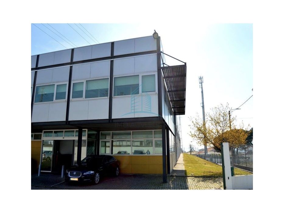 Escritórios próximo aos Carvalhos-Excelente estado com estacionamen...