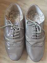 Buty oksfordy lakierki 39