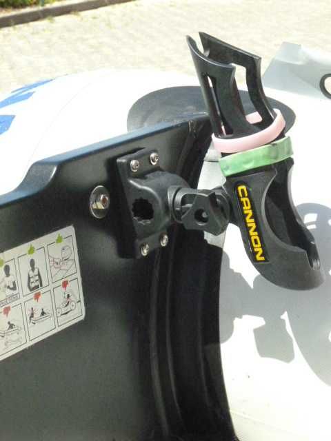 Barco pneumático Zodiac com motor e atrelado