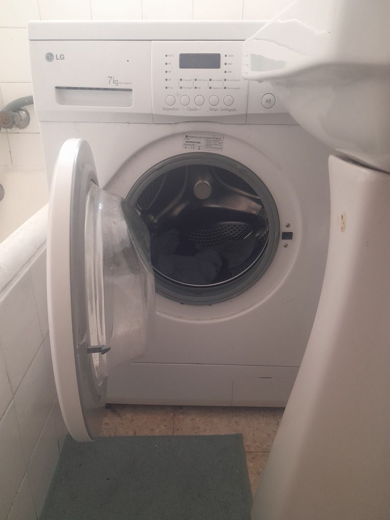 Maquina de lavar LG 7 kilos, estou a vender pois comprei uma nova,.
