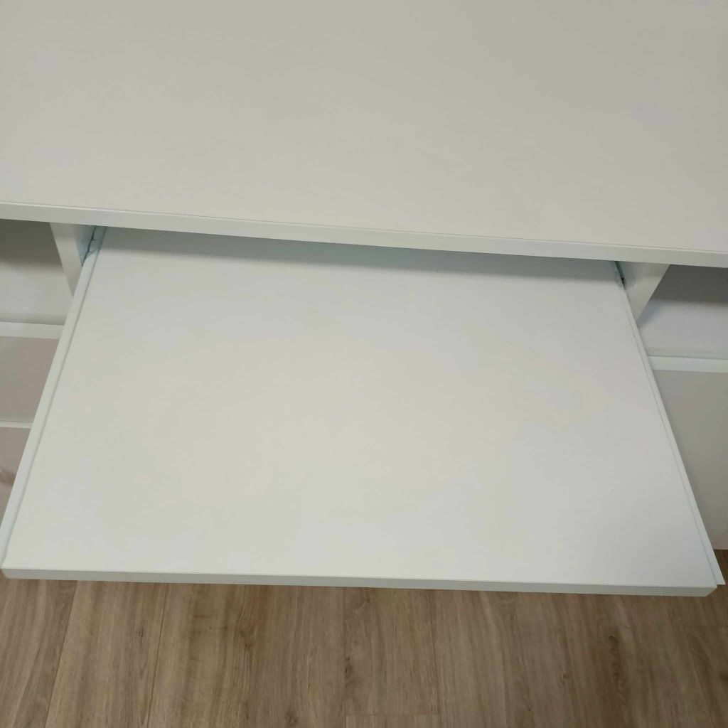 Piękne duże białe biurko