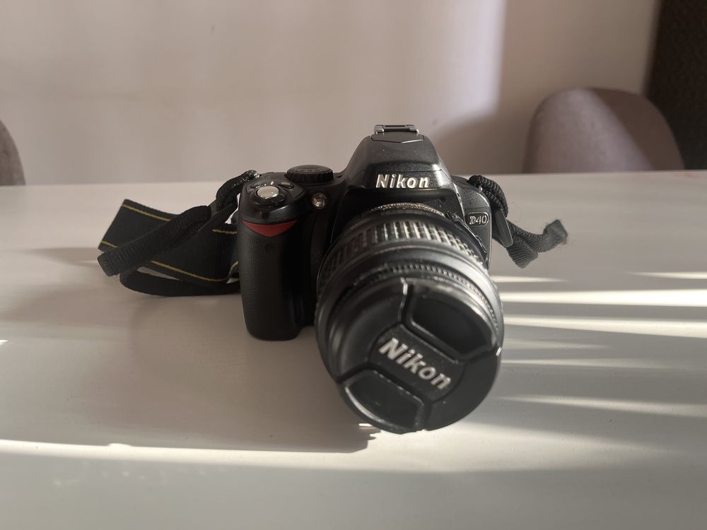 Nikon D40 com objetivas 18-55mm e 55-200mm VR