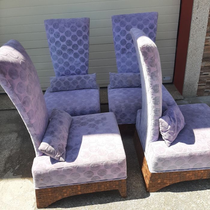 4 Cadeirões baixos com almofadas decorativas