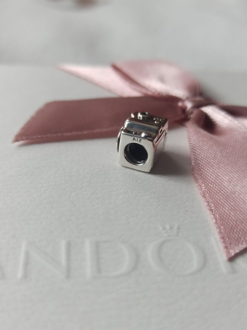 Pandora charms aparat Uchwycone wspomnienia