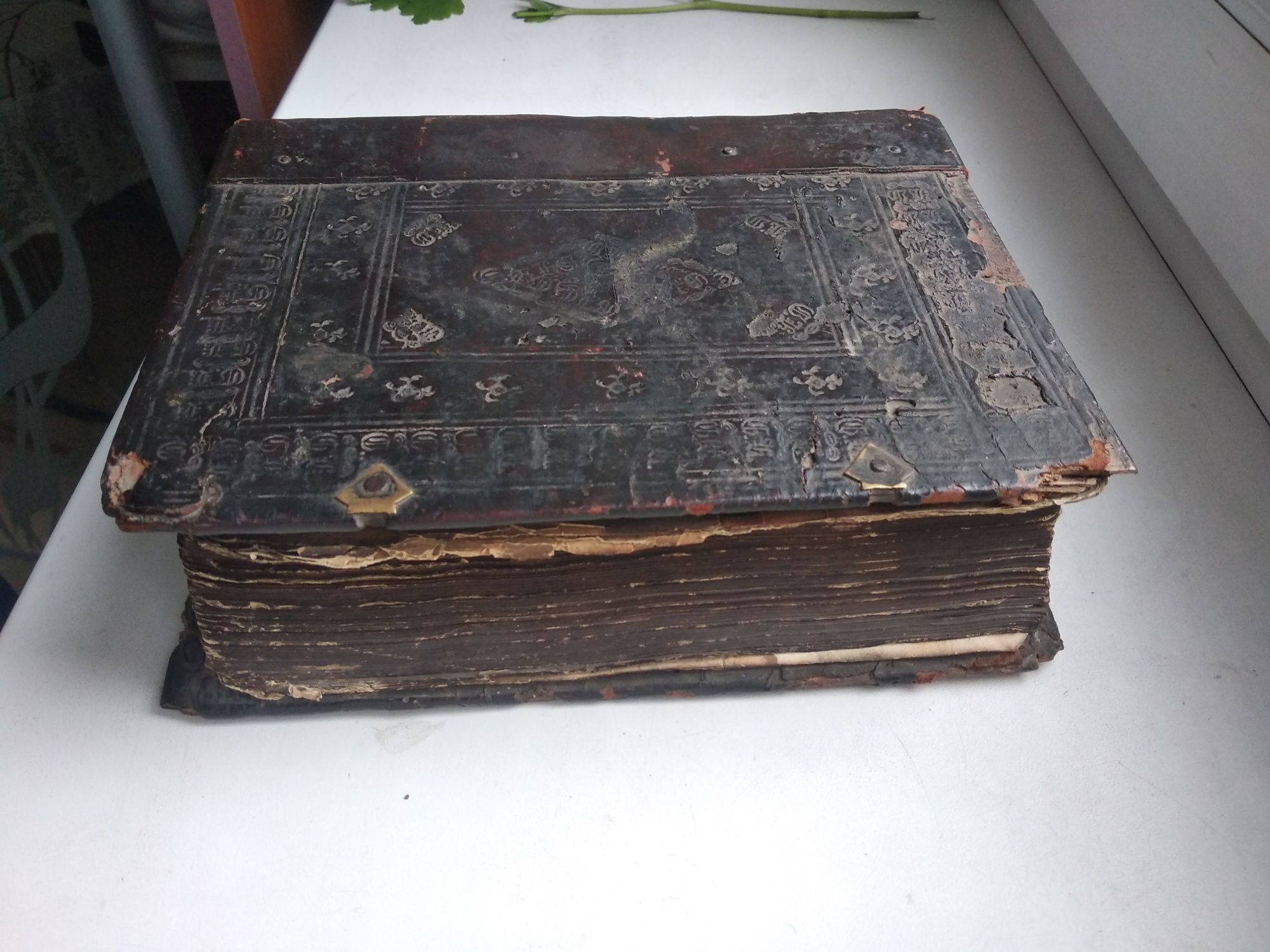 Церковная книга 17 век Часослов 1645 год, в хорошем состоянии