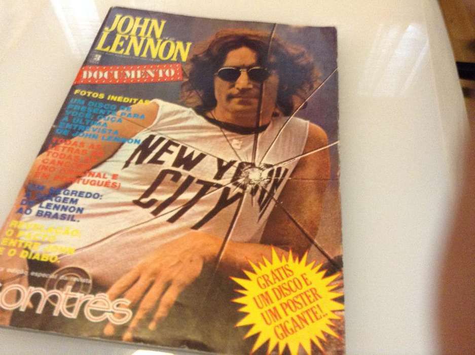 Revista sobre a vida de Jonh Lennon