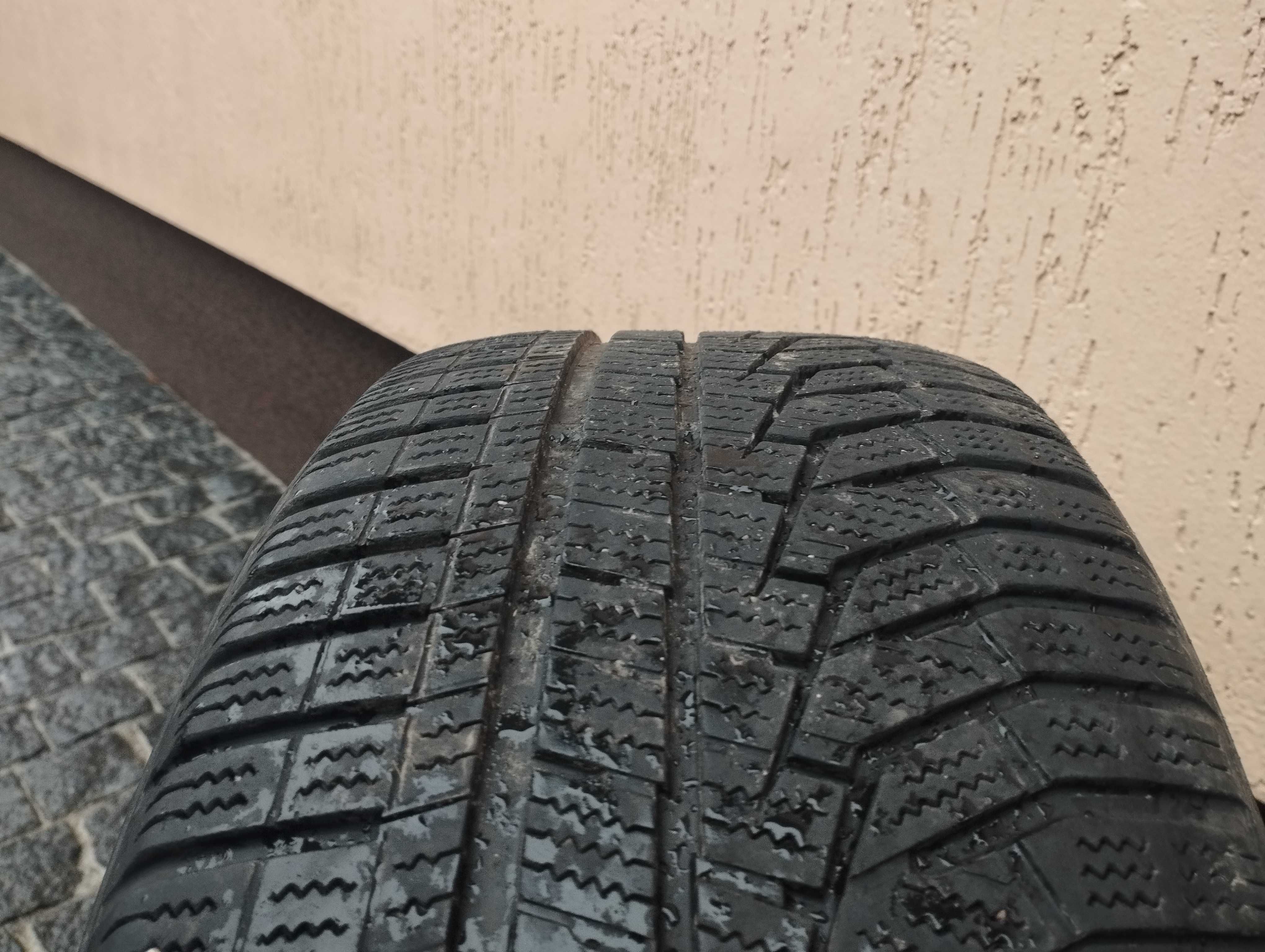 Шины HANKOOK Winter I*Cept Evo2 W220 225/45 R18 95V XL зимові