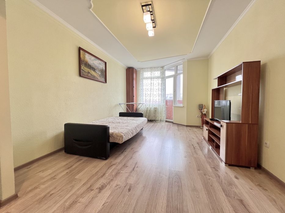 Квартира кухня/ студіо і спальня на Дружбі