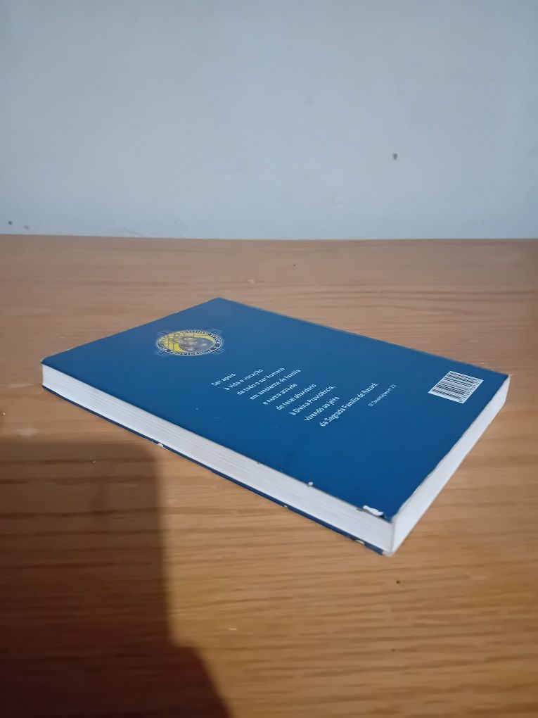 Livro religioso.