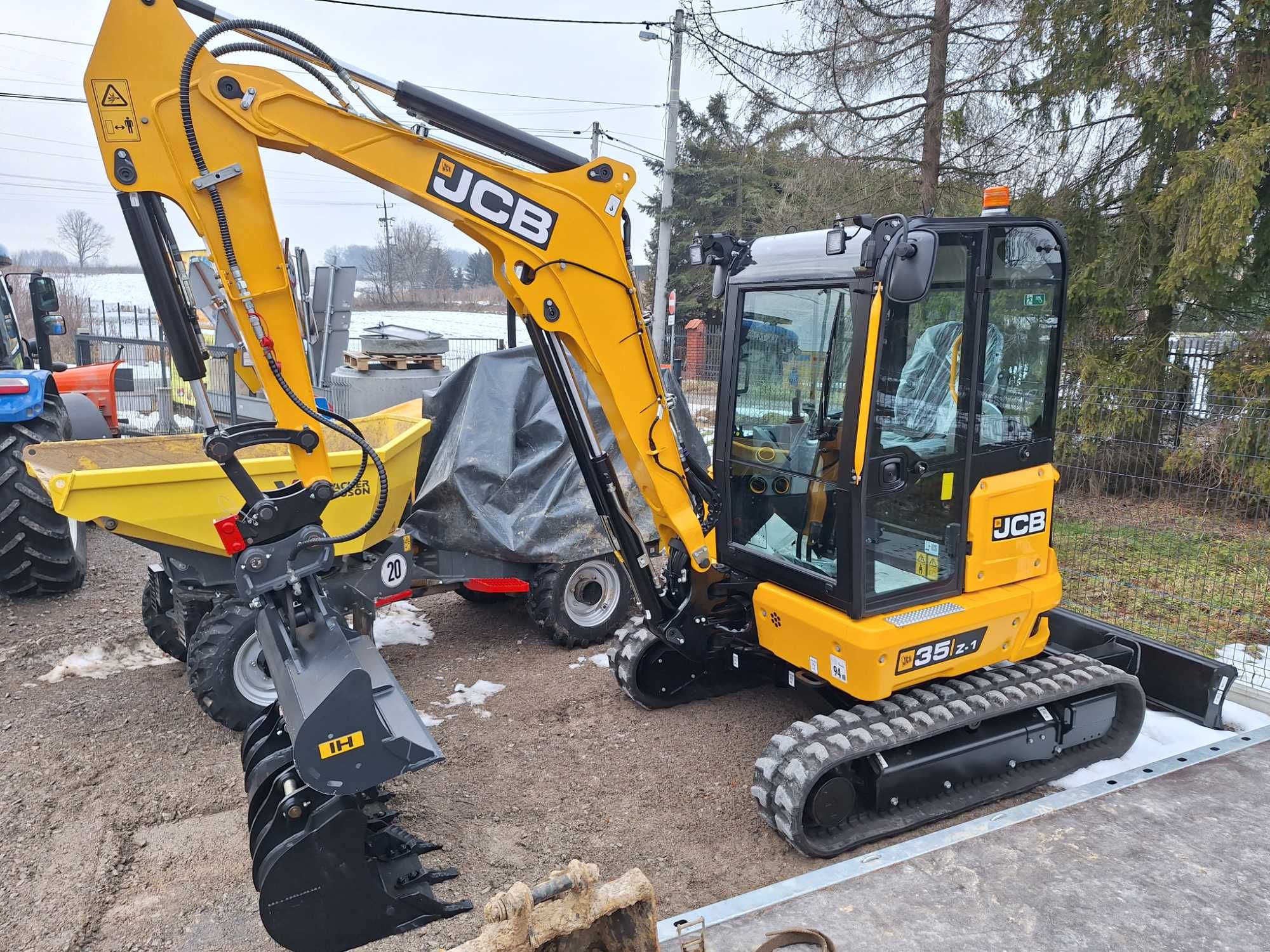Roboty ziemne wykopy Giebułtów Kraków koparka 3T 3,5T mini JCB 35Z-1