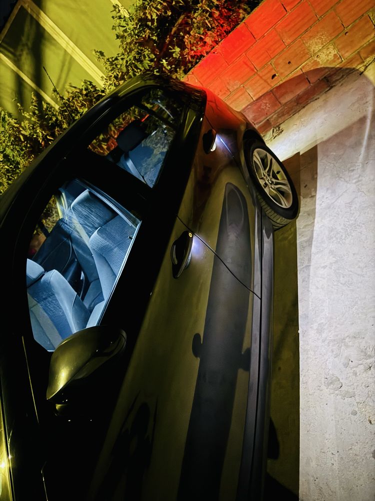 Bmw 118 d   (Carro pouco negocial)