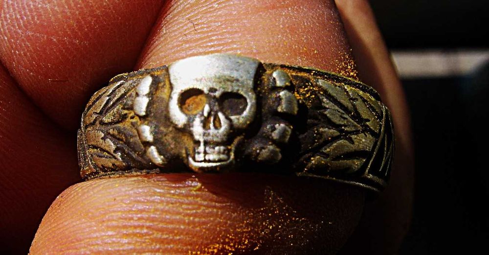 Oryginał Srebrny Sygnet Oficera Waffen SS H.Himmler ? Czaszka z Helu