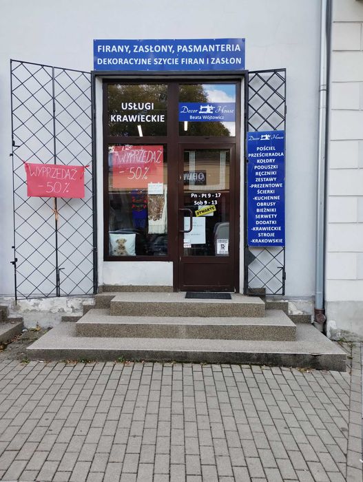 Do wynajęcia lokal handlowo-usługowy w rynku w  Krzeszowicach