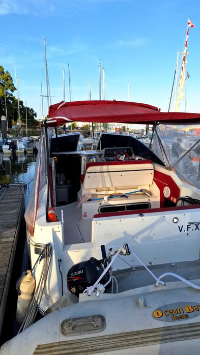 Barco  cabinado sea ray  220 DA