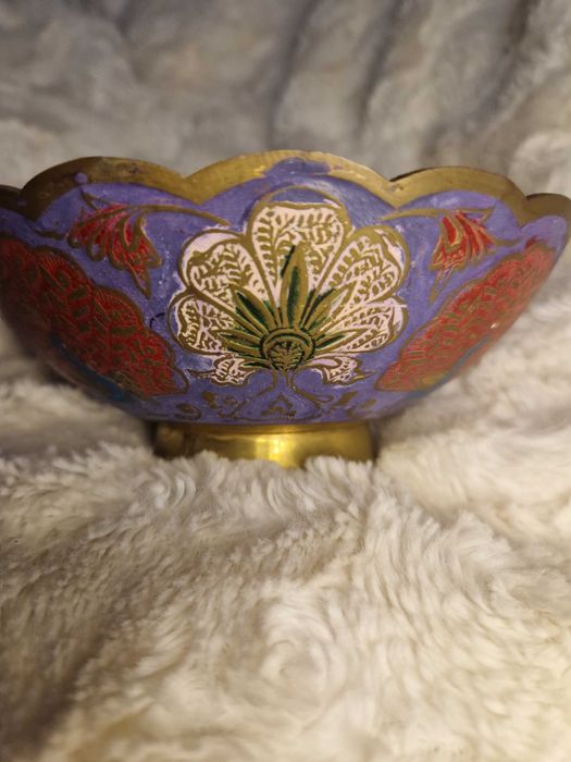 Taça decorativa em latão indiana pintada à mão