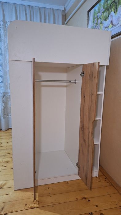 Дитяче ліжко горище з робочою зоною