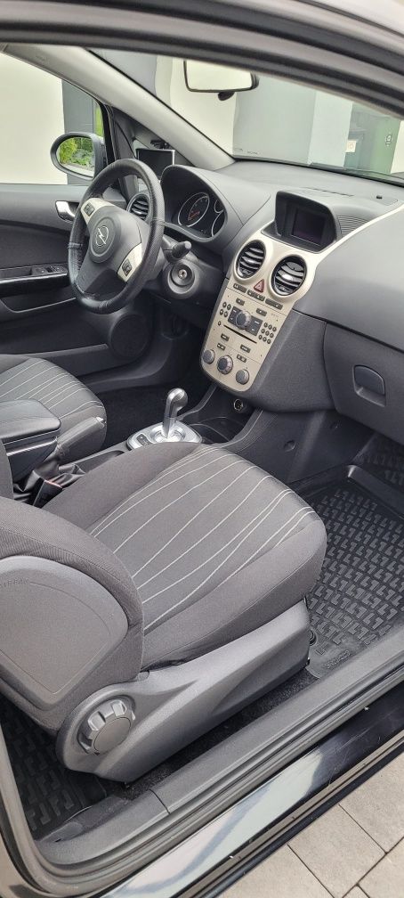 Opel Corsa D Automat bogate wyposażenie